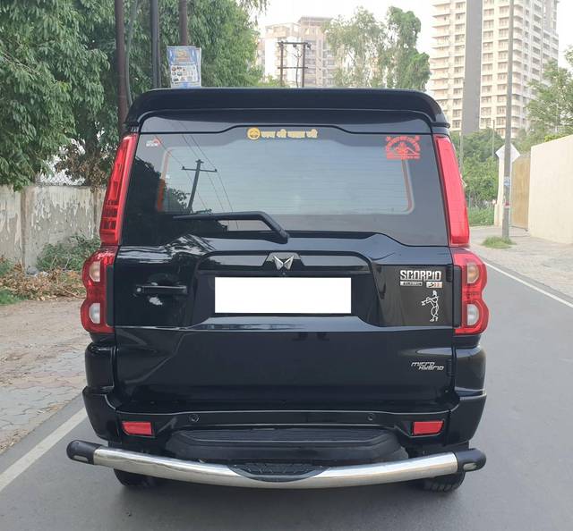 https://images10.gaadi.com/usedcar_image/4631957/original/processed_3872e9e4dc27d143e8cafa25a47430a4.jpg?imwidth=6402