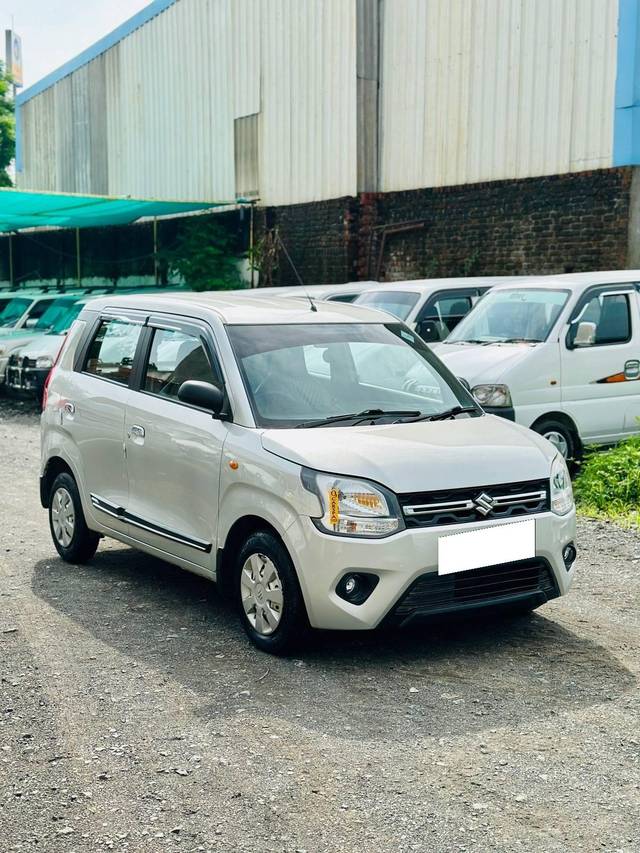 https://images10.gaadi.com/usedcar_image/4631970/original/processed_749f5e7a22c21a325f9331a0da9fc80d.jpg?imwidth=6400