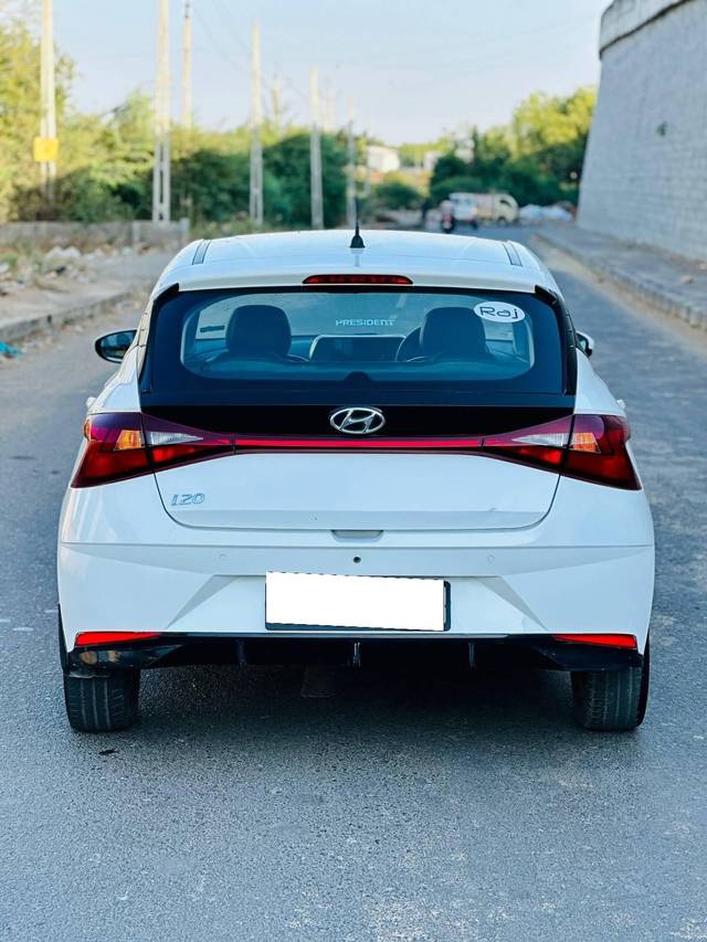 https://images10.gaadi.com/usedcar_image/4631974/original/processed_2f4c5f3388cdd8461b02534ed305ba2f.jpg?imwidth=6402