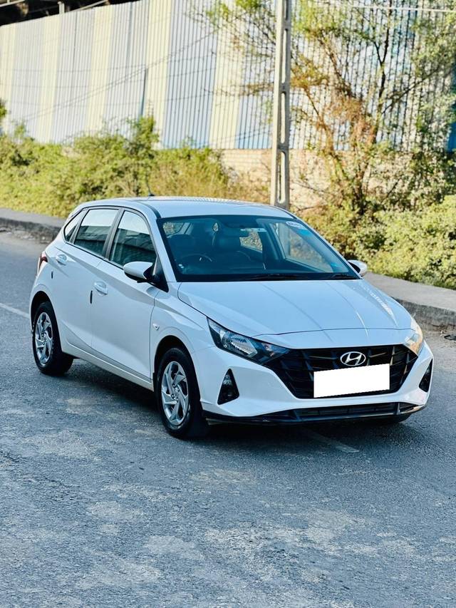 https://images10.gaadi.com/usedcar_image/4631974/original/processed_ec8b192a7fe5a10a675fdfd95a8b7e89.jpg?imwidth=6400