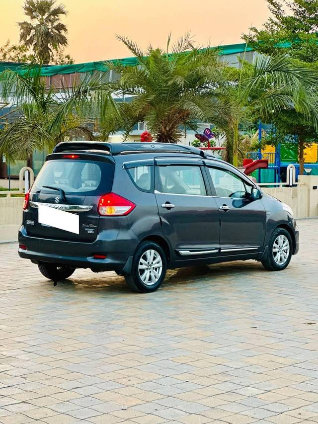 https://images10.gaadi.com/usedcar_image/4631977/original/processed_74b8843101e7a01f6f0f3503009eb511.jpg?imwidth=6402