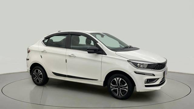 https://images10.gaadi.com/usedcar_image/4631986/original/5b757fc8e4a43f5b708d69dc819048bc.jpg?imwidth=6400