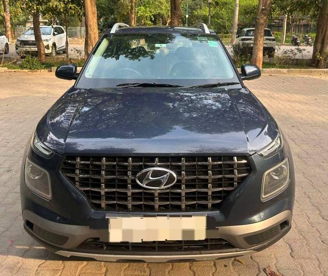 https://images10.gaadi.com/usedcar_image/4631987/original/processed_a75ad69a3449b748eb435f1bd7b347c1.jpg?imwidth=6402