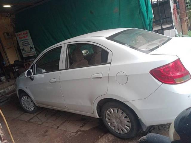 https://images10.gaadi.com/usedcar_image/4631989/original/processed_e83a240d-a245-4578-8c05-75004a50c04b.jpg?imwidth=6401