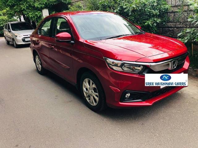https://images10.gaadi.com/usedcar_image/4631990/original/processed_26b62110f45a7ef74175de4395647a96.jpeg?imwidth=6400