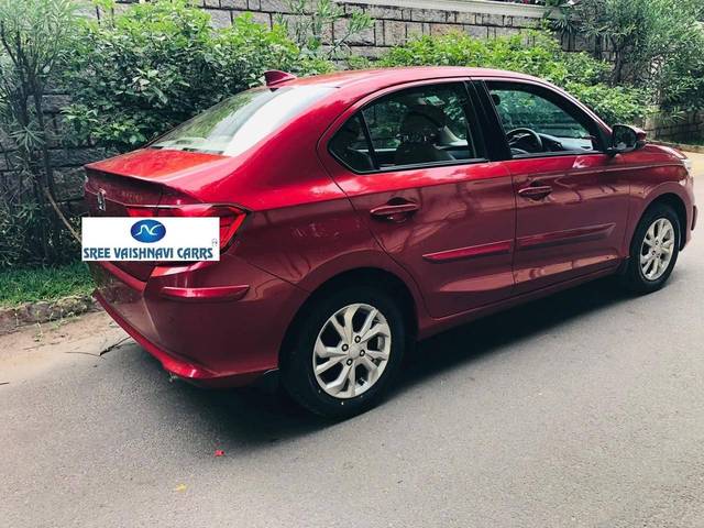 https://images10.gaadi.com/usedcar_image/4631990/original/processed_b9545925ab15debe42fb40bcfe22677a.jpeg?imwidth=6402