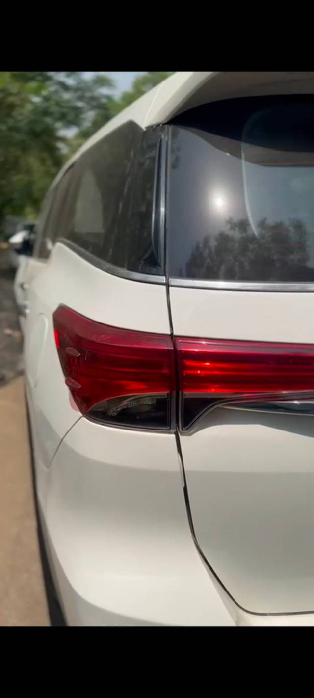 https://images10.gaadi.com/usedcar_image/4631991/original/1ccdfd2aae8d4dc615fbe0821f51b9f2.jpg?imwidth=6401