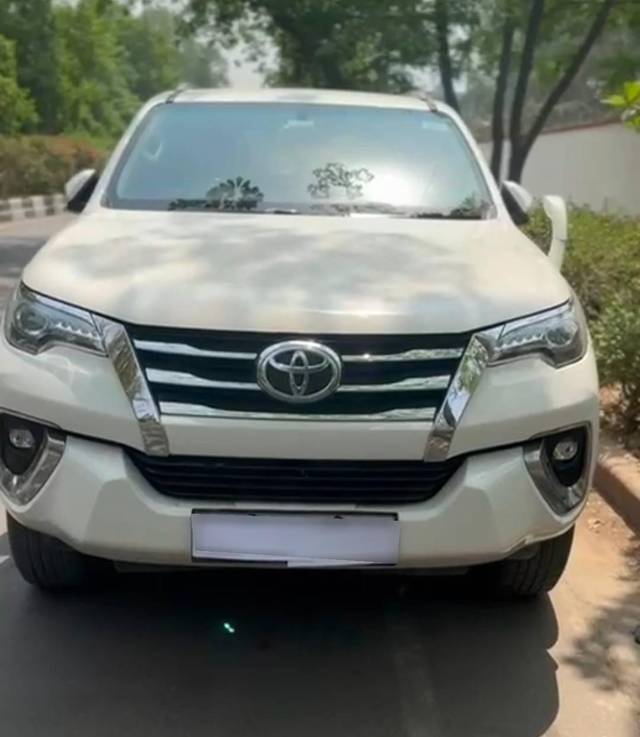 https://images10.gaadi.com/usedcar_image/4631991/original/processed_f912d767fe8a64618bad94d7529413b0.jpg?imwidth=6402