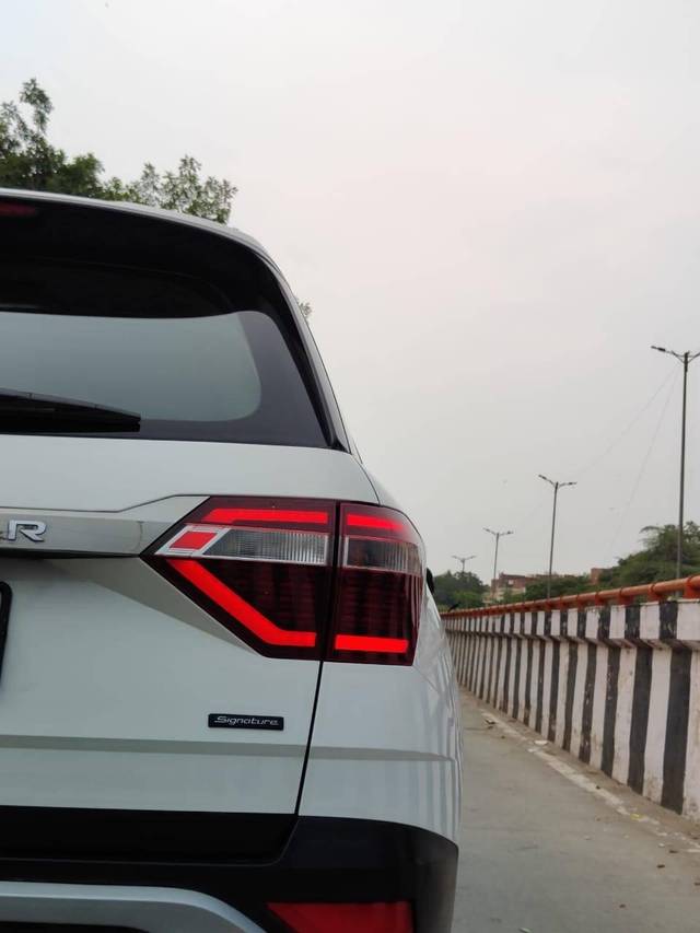 https://images10.gaadi.com/usedcar_image/4632025/original/processed_48e83fc98a65eaeabd0b20e760322010.jpg?imwidth=6402