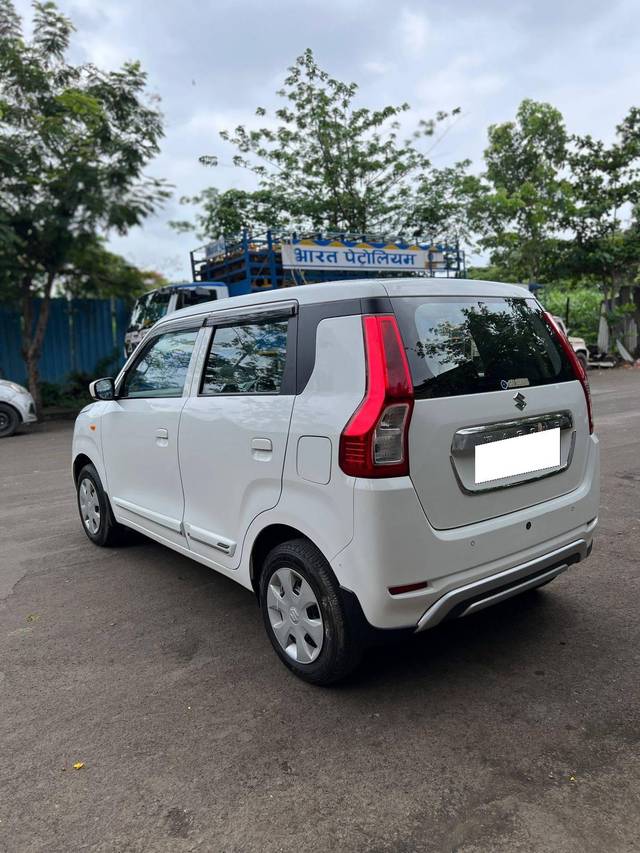 https://images10.gaadi.com/usedcar_image/4632032/original/processed_db4b9ccb-f6e8-4c0d-857f-ddc094c7096e.jpg?imwidth=6402