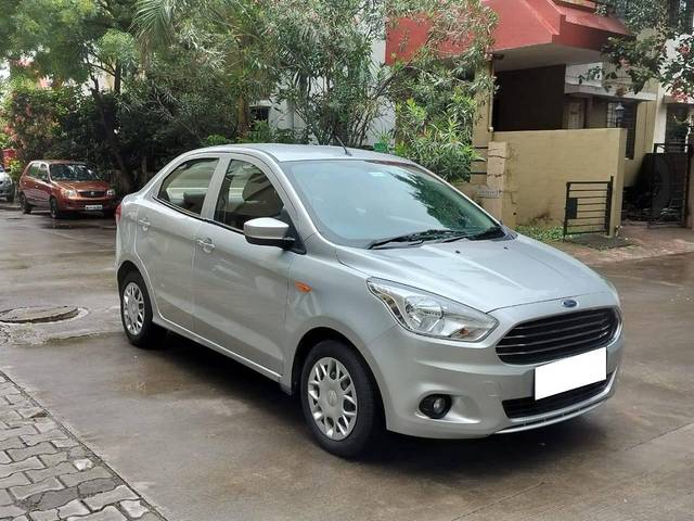 https://images10.gaadi.com/usedcar_image/4632036/original/processed_89bbb4512daaac02cd42dc95074e01eb.jpg?imwidth=6400