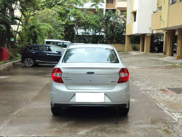 https://images10.gaadi.com/usedcar_image/4632036/original/processed_a09ef61e738d27cbbd38eb8d4e5772bc.jpg?imwidth=6402