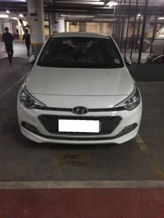 https://images10.gaadi.com/usedcar_image/4632040/original/processed_3691e7cf-08bc-4bf0-b341-6e5bd893a80d.jpg?imwidth=6400