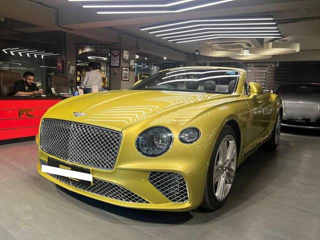 https://images10.gaadi.com/usedcar_image/4632053/original/processed_f7d4fec4f9bc32845a3e98f8d009f1b4.jpg?imwidth=6402