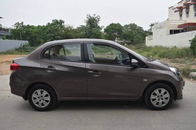https://images10.gaadi.com/usedcar_image/4632058/original/cd2bf73ecd27cad39785a53eb3fdc6a7.jpg?imwidth=6401