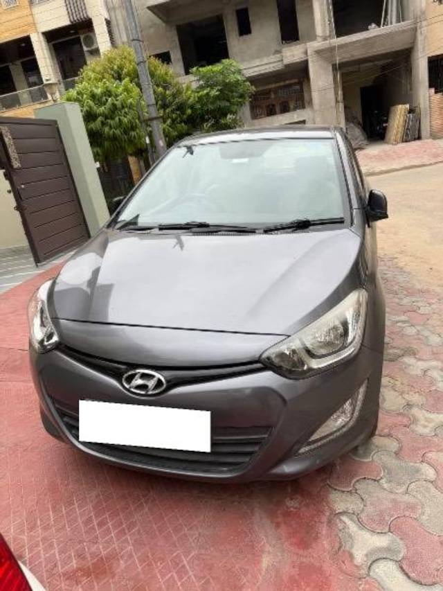 https://images10.gaadi.com/usedcar_image/4632063/original/processed_4c50a7af-82b3-4542-bfde-ff717c0f80b9.jpeg?imwidth=6400