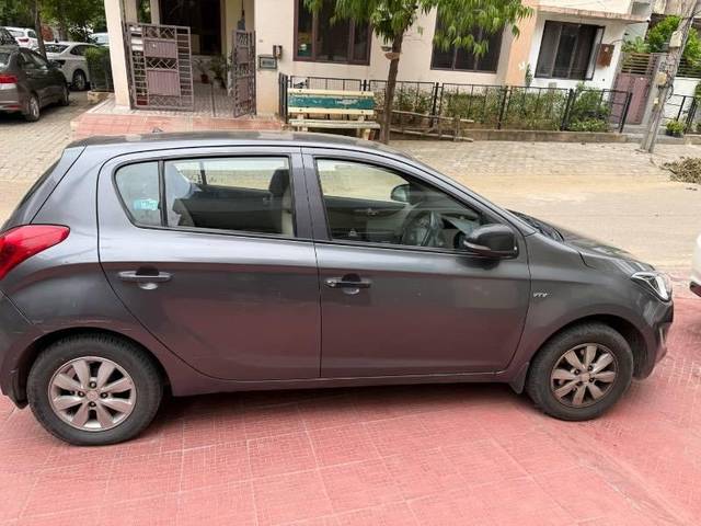 https://images10.gaadi.com/usedcar_image/4632063/original/processed_855a9105-d460-420a-b942-97568c1423dd.jpeg?imwidth=6401