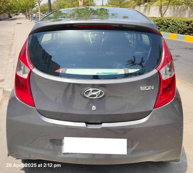 https://images10.gaadi.com/usedcar_image/4632075/original/processed_5a4ad8822b2180304f556324b59f9f51.jpg?imwidth=6402