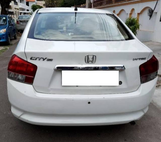 https://images10.gaadi.com/usedcar_image/4632105/original/processed_f95c28c9-2032-4857-8e65-f6c66a40892c.jpg?imwidth=6401