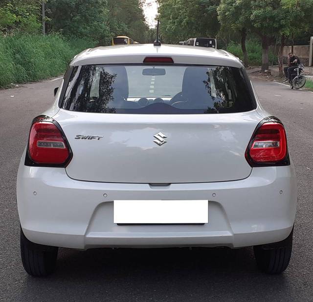 https://images10.gaadi.com/usedcar_image/4632124/original/processed_994c8c35409061739eb0595369231473.jpg?imwidth=6402