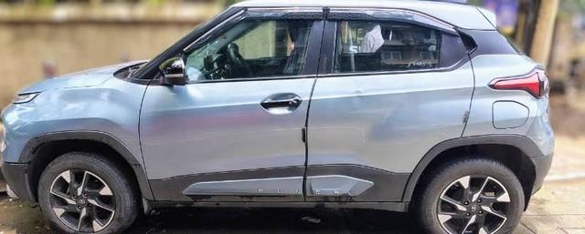 https://images10.gaadi.com/usedcar_image/4632141/original/processed_3853a9ef-307b-4a89-b02c-da957ac6cd5f.jpg?imwidth=6402