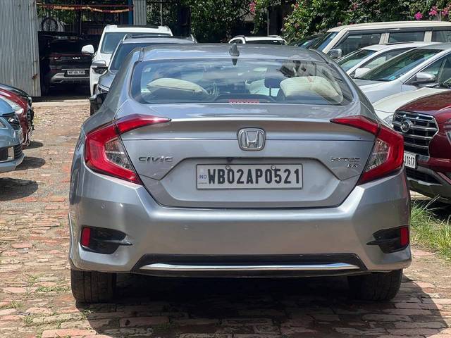 https://images10.gaadi.com/usedcar_image/4632197/original/processed_6e8ac5958e210c3c7fed267aee4ad80a.jpg?imwidth=6401