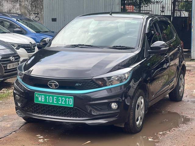 https://images10.gaadi.com/usedcar_image/4632205/original/processed_beea6b9e6f3e1ad6a23636538af4c5a9.jpg?imwidth=6402