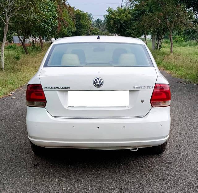 https://images10.gaadi.com/usedcar_image/4632214/original/processed_eb862bb79c4cdfdaea9f3f8bd39cd772.jpg?imwidth=6402