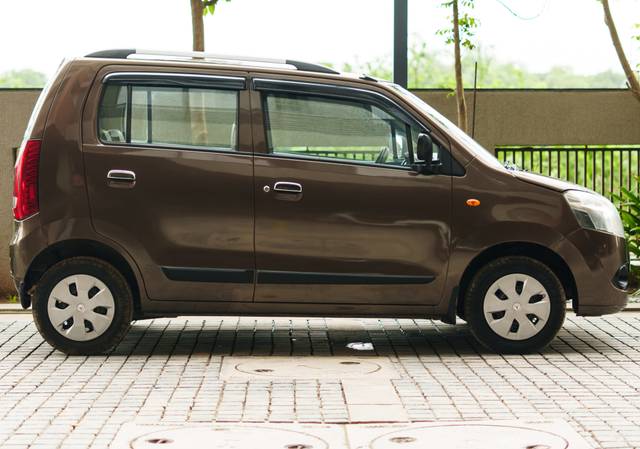 https://images10.gaadi.com/usedcar_image/4632216/original/2424eef9e142e0f464e17ac25b6061a3.jpg?imwidth=6401