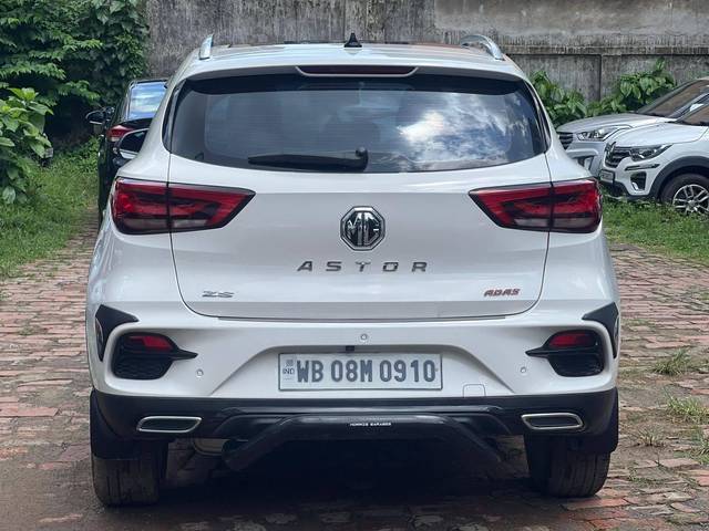https://images10.gaadi.com/usedcar_image/4632222/original/processed_fe4d867e38a390032a04959ddbbc883f.jpg?imwidth=6401