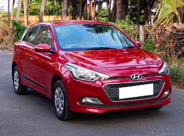 https://images10.gaadi.com/usedcar_image/4632224/original/processed_1d72700a851c31e08a8fdf3b8f093a84.jpg?imwidth=6400