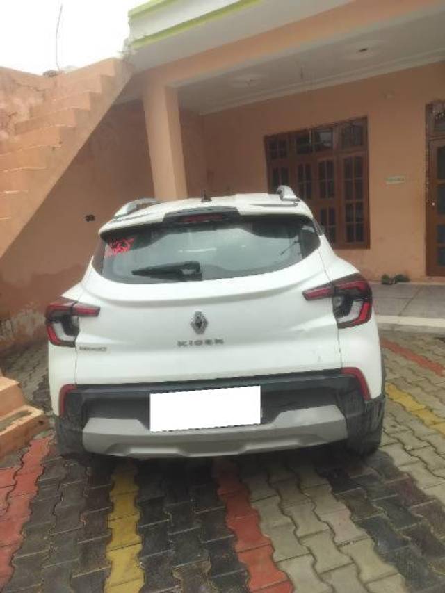 https://images10.gaadi.com/usedcar_image/4632227/original/processed_1f4a3e2a-2959-435e-bfae-4636179b85bb.jpg?imwidth=6400
