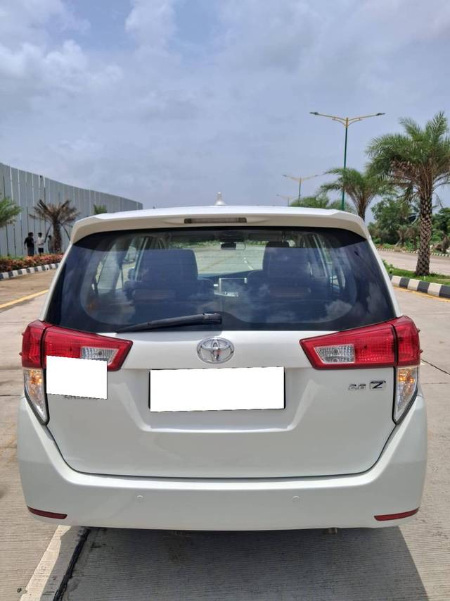 https://images10.gaadi.com/usedcar_image/4632256/original/processed_5a88d904029b3d1aa71102b99c563349.jpg?imwidth=6402