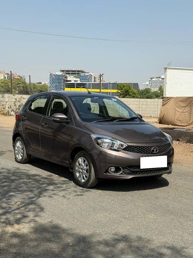 https://images10.gaadi.com/usedcar_image/4632279/original/processed_d90a3c9fc38bbd48d982366fe9c9f4c9.jpg?imwidth=6400