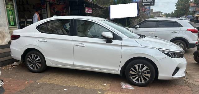 https://images10.gaadi.com/usedcar_image/4632281/original/processed_5f5f5a1f-a182-4e6d-a89e-123bff4e1032.jpeg?imwidth=6400