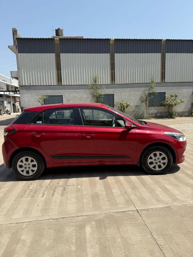 https://images10.gaadi.com/usedcar_image/4632283/original/ee5dda31d9f431128e0a3a380e64a533.jpg?imwidth=6401
