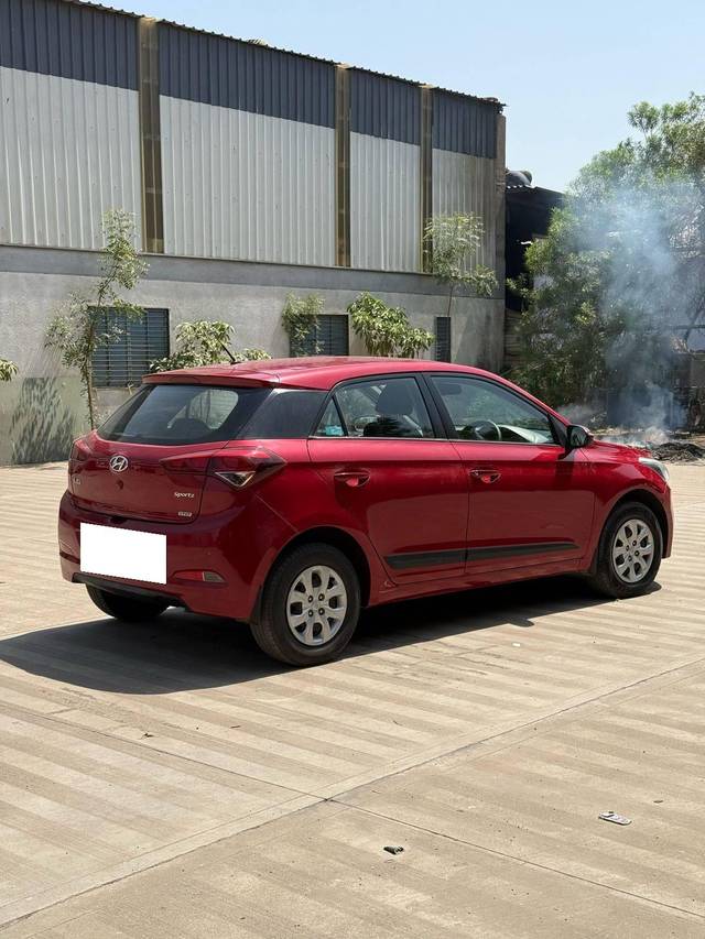 https://images10.gaadi.com/usedcar_image/4632283/original/processed_a4da1f2d754fb3602ab97a912efbcd39.jpg?imwidth=6402