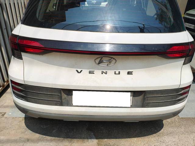 https://images10.gaadi.com/usedcar_image/4632308/original/processed_processed_86d14d00-e993-49ac-b510-db2f43e74fec.jpg?imwidth=6401