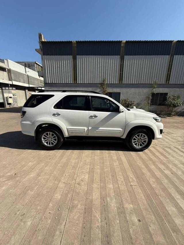 https://images10.gaadi.com/usedcar_image/4632327/original/processed_967d83c25dce834e66aec11a46f295fe.jpg?imwidth=6401