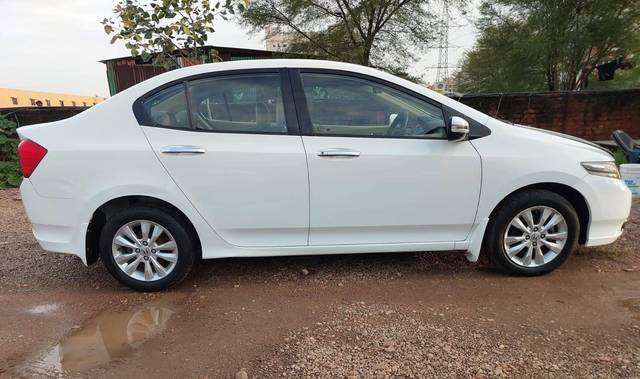 https://images10.gaadi.com/usedcar_image/4632336/original/processed_388cb3f182d327a8faeb65436116354d.jpg?imwidth=6401