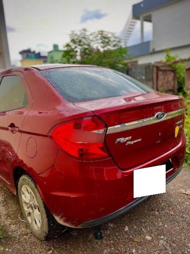 https://images10.gaadi.com/usedcar_image/4632340/original/processed_b57162bd-9a29-4853-a1ac-9920a95a221e.jpeg?imwidth=6401