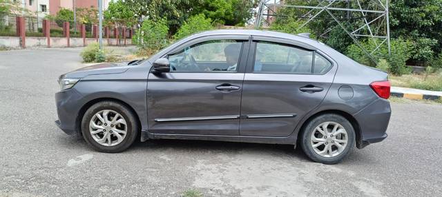 https://images10.gaadi.com/usedcar_image/4632357/original/74820ecfd93aefa45d51a771a9830a71.jpg?imwidth=6402