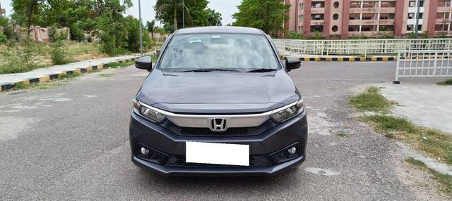 https://images10.gaadi.com/usedcar_image/4632357/original/processed_680d3b45a594809cdf874a09b16cf160.jpg?imwidth=6400