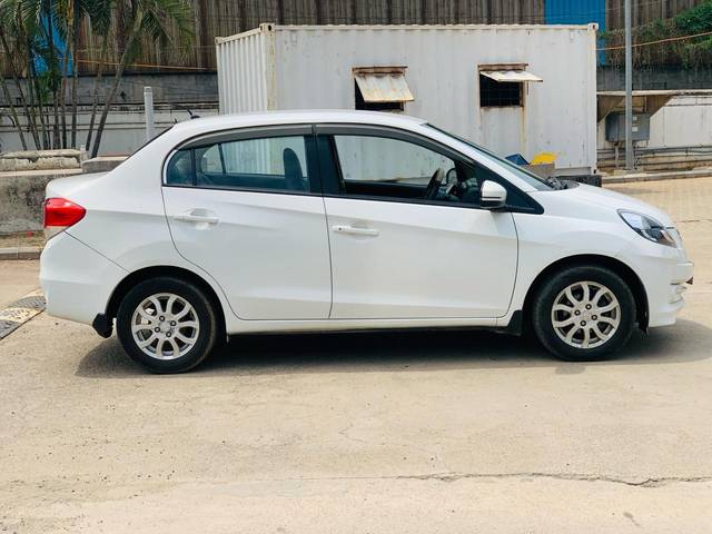 https://images10.gaadi.com/usedcar_image/4632372/original/035821dc74dd8baac9094765d259bb26.jpg?imwidth=6401