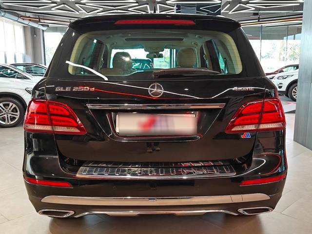 https://images10.gaadi.com/usedcar_image/4632388/original/processed_3733519acc047f8d487ddbf6d4994047.jpeg?imwidth=6402