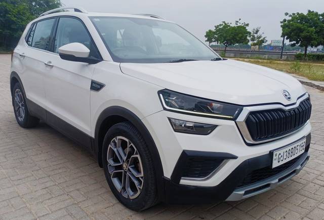https://images10.gaadi.com/usedcar_image/4632399/original/345fcb6da01ec8472e154fd01dc7b6ab.jpg?imwidth=6400