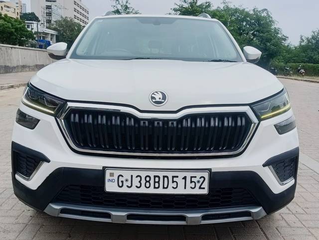 https://images10.gaadi.com/usedcar_image/4632399/original/daef59c326fbfec1953dd030e8eac08a.jpg?imwidth=6402