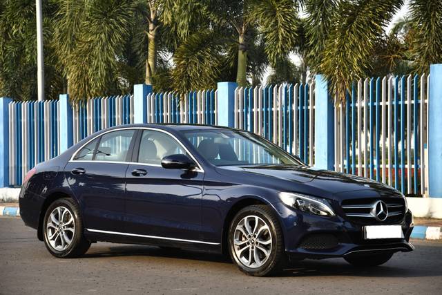https://images10.gaadi.com/usedcar_image/4632404/original/processed_138ca5b2e2a316bf1189e90b96f3de56.jpg?imwidth=6400