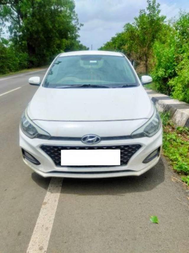 https://images10.gaadi.com/usedcar_image/4632408/original/processed_44def631-1ba7-4154-807b-6730ff70b428.jpg?imwidth=6400