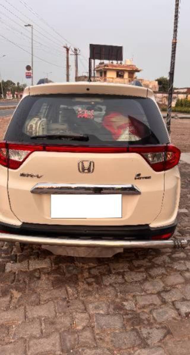 https://images10.gaadi.com/usedcar_image/4632417/original/processed_9a5df69a-018b-4081-a7e8-664089a81cc2.jpg?imwidth=6401